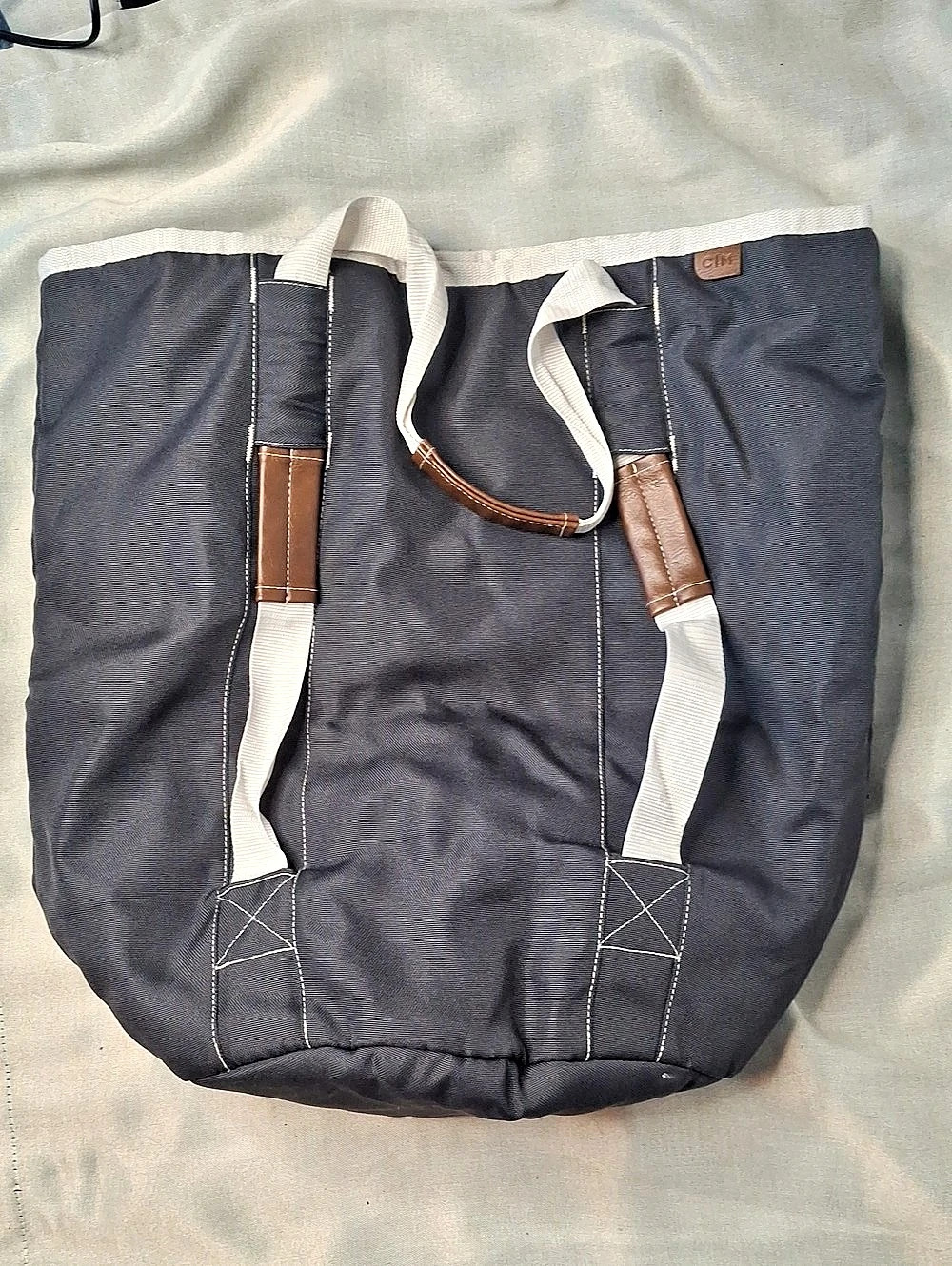 CleverMade Laundry Duffel LUXE Tote Bag in Blue & White Like New